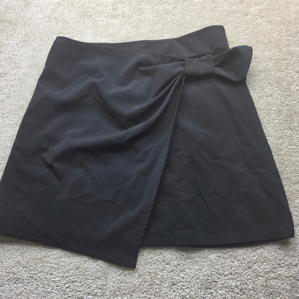 Color Thread Black Wrap Front Mini Skirt with Side Bow Detail Size L